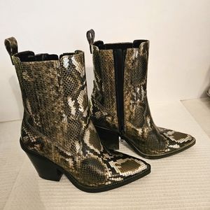 ALDO Talladega Western Booties features Snakeskin and Upper Leather Sz 5